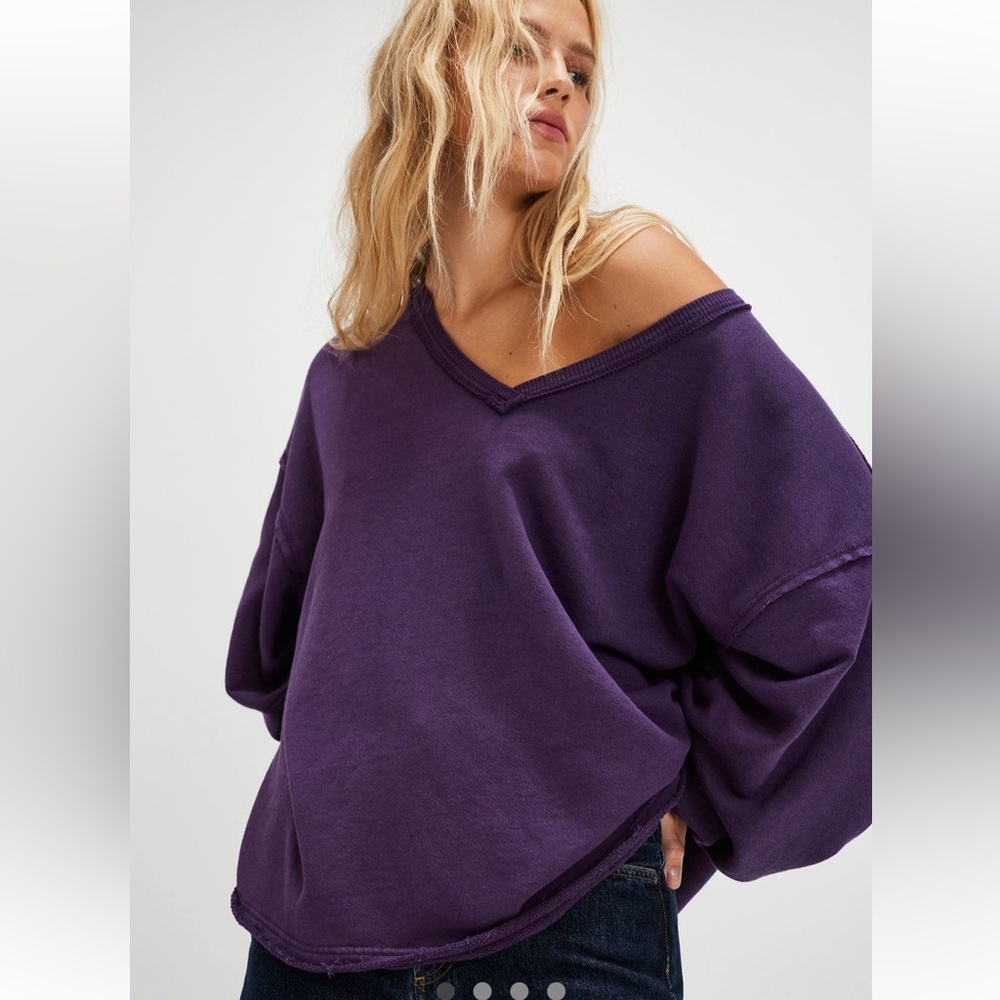 🆕 We The Free Venice V-Neck Sweatshirt in
Sour Grapes   Size: XS